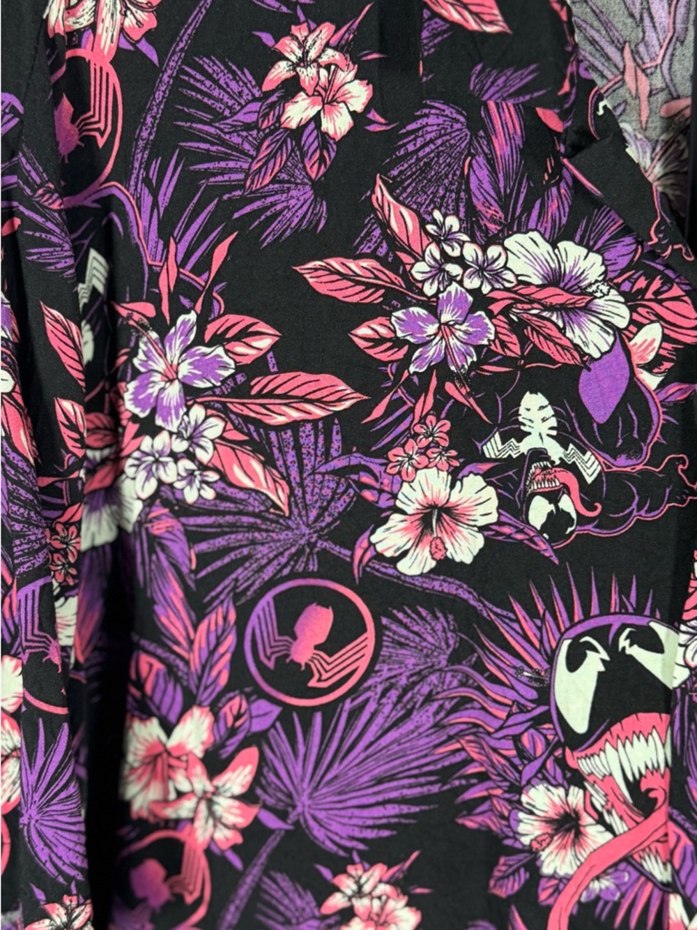 Marvel Venom Hawaiian Camp Shirt Rayon Graphic Aloha Button Up Black Purple - Picture 3 of 9